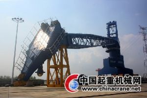 �Ͼ��۰��b�L(zh��ng)����(n��i)�Ӵa�^���Ƅ�(d��ng)���ص��C(j��)